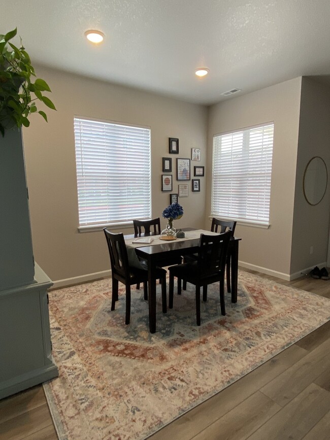 Building Photo - 3 bedroom Wolf Ranch Townhome - Laurel Mou...
