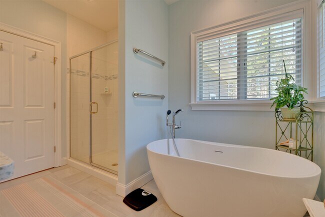 Building Photo - 100 Shepard's Cove Rd