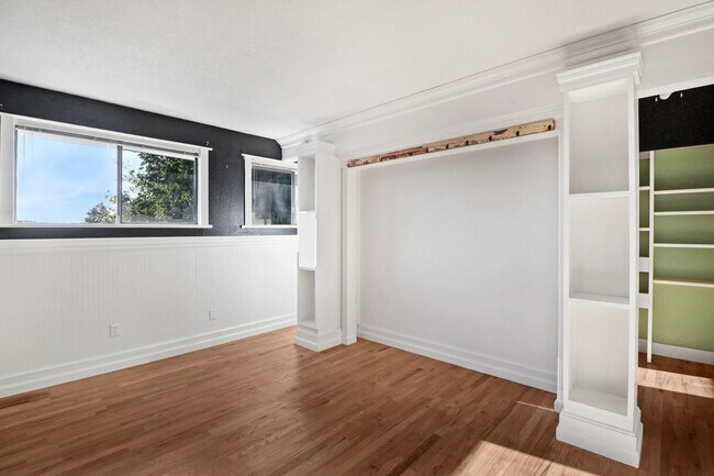 Building Photo - 4 Bed 3 Bath - Groups Welcome - Skyline - Westerly Views