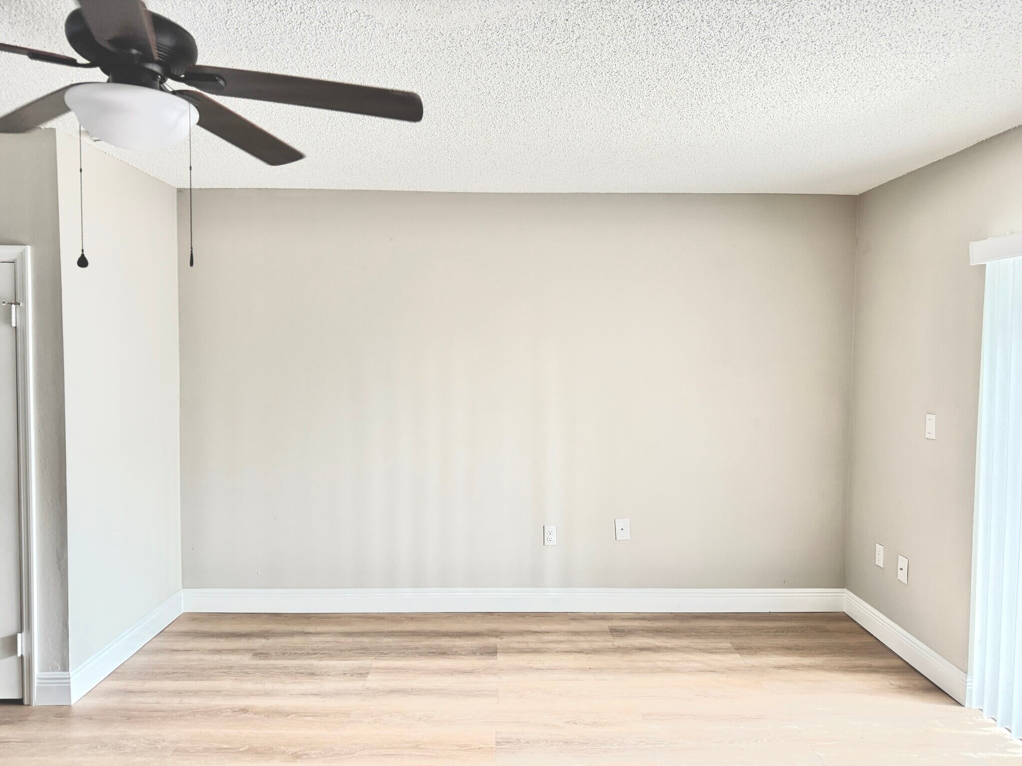 Building Photo - 6054 Amberly Ct