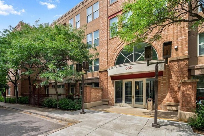 Building Photo - 660 N 2nd St