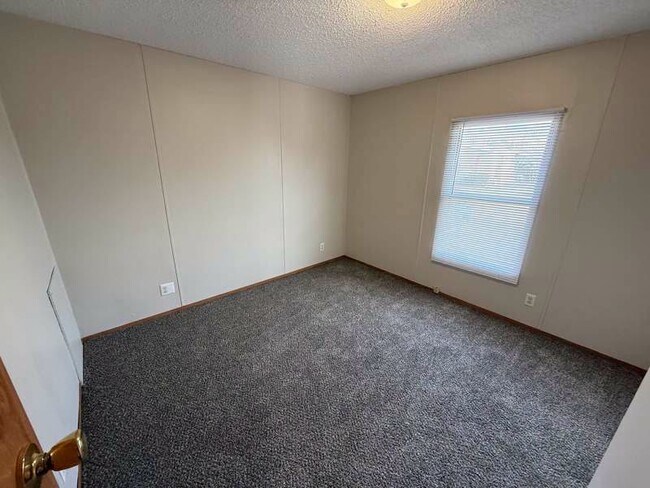 Building Photo - Spacious & Affordable 3BR Home in Belleville - Pet-Friendly, Central AC & Only $900!