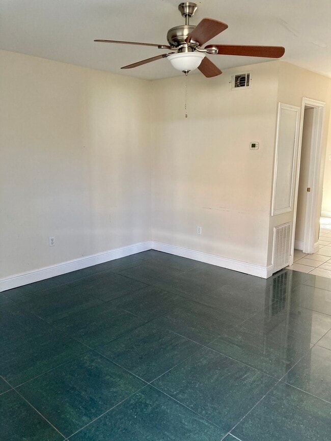 Building Photo - Beautiful 2/1.5 townhouse in Long Beach, MS