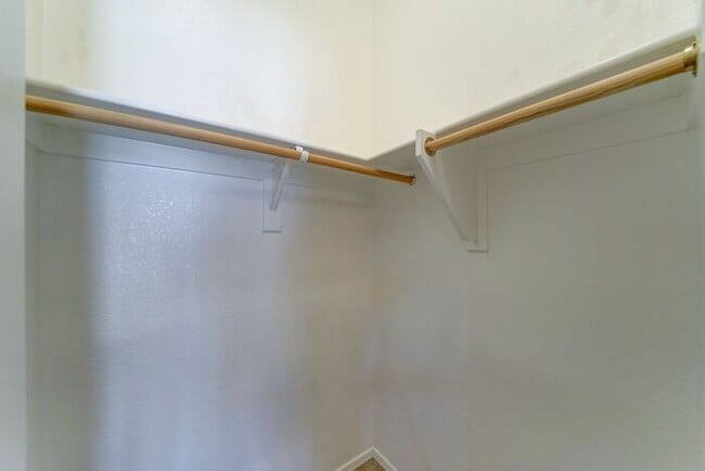 Building Photo - READY TO VIEW NOW! Beautiful Townhome in Great Location