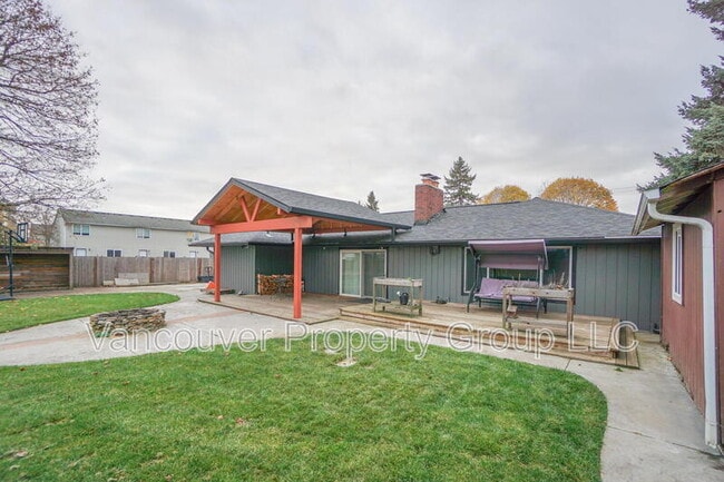 Building Photo - 3211 NE 62nd Ave