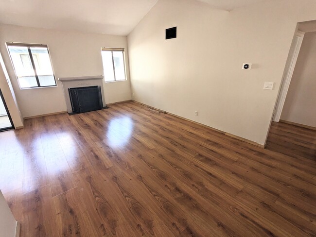 Building Photo - 10510 Sunland Blvd