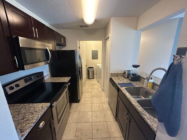Building Photo - 2/2 Windsor Park Condo