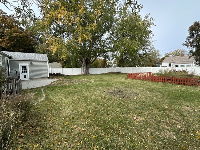 Building Photo - 10421 E Springfield Ave