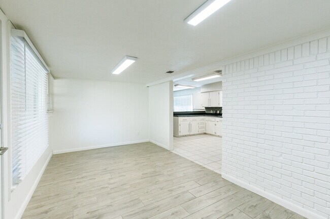 Building Photo - Newly remodeled 3/2/2 in north Lubbock!  M...