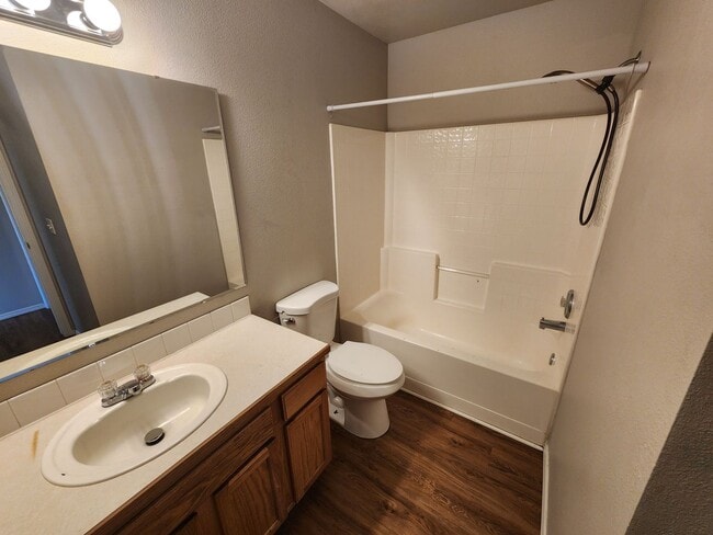 Building Photo - Nice 3 bedroom home