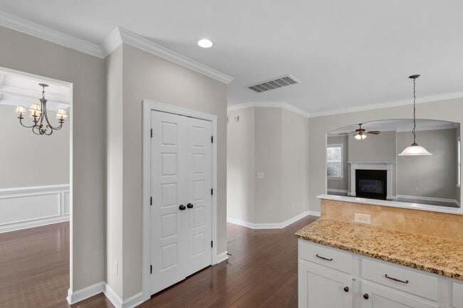 Building Photo - 4 Bedroom in Mimosa Bay with BOAT ACCESS!