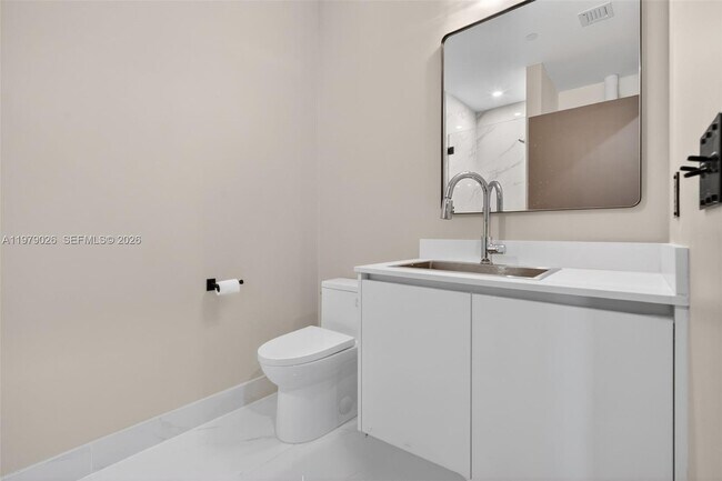 Building Photo - 700 NE 24th St