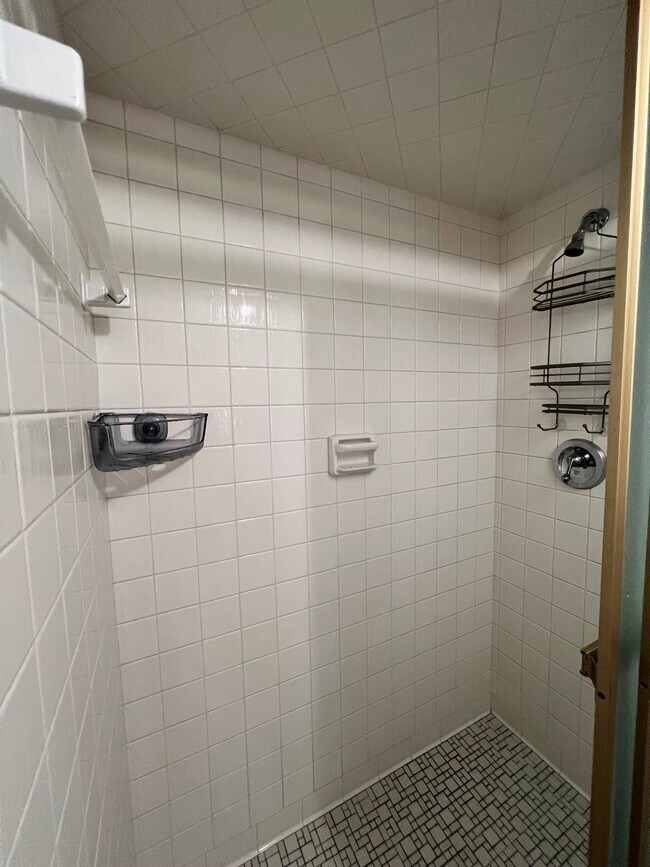 Building Photo - 680 Overland St