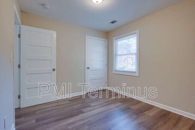 Building Photo - 3442 Longleaf Dr