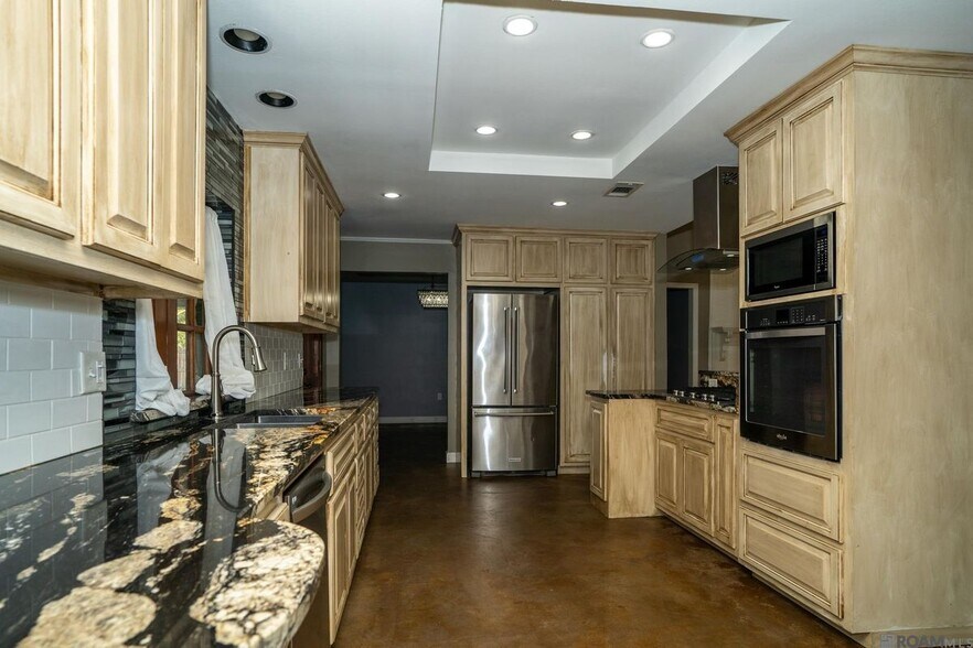 Building Photo - 3736 Sessions Dr