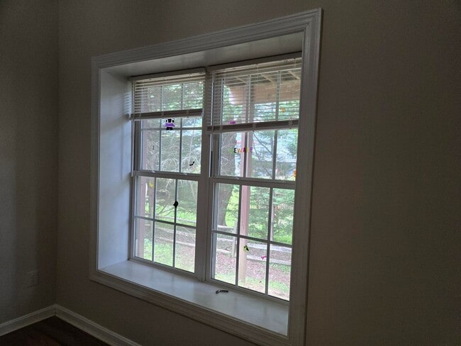 Building Photo - Stunning and Spacious 5 Bed 4 Bath Colonia...