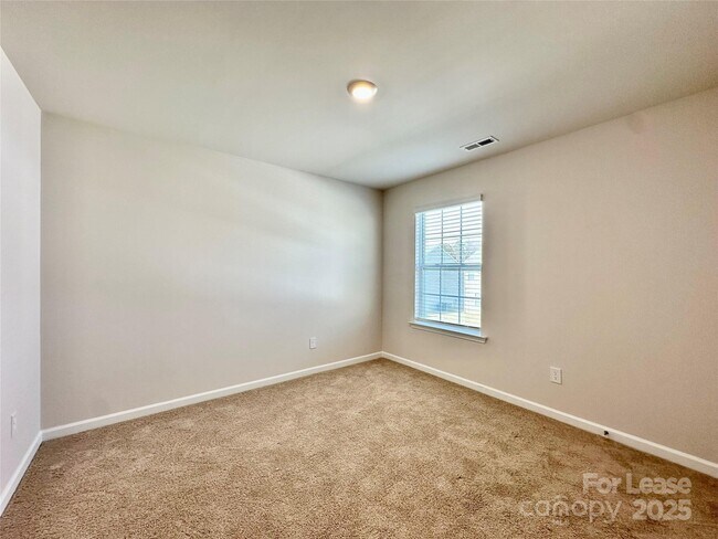 Building Photo - 1605 Blue Velvet Ln