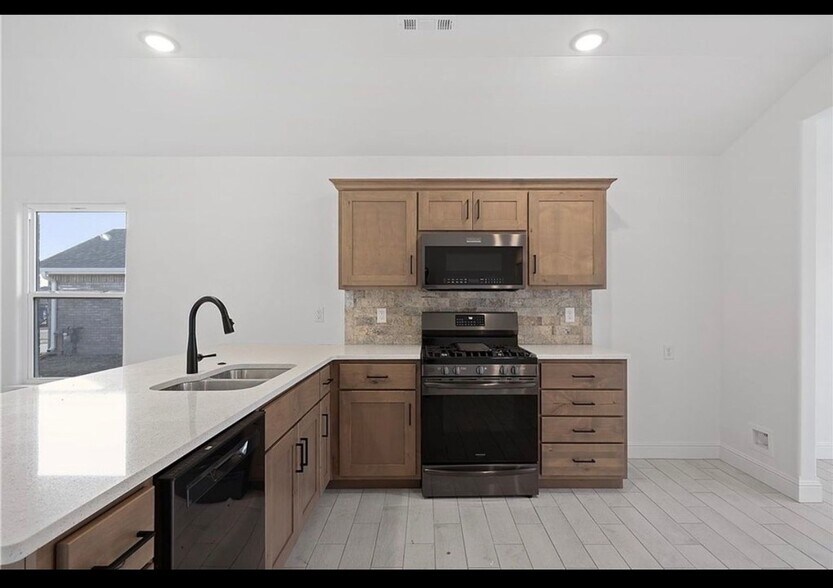 Building Photo - 1512 Lowery St