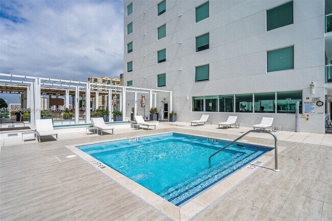 Building Photo - 400 Sunny Isles Blvd