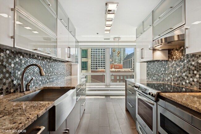 Building Photo - 57 E Delaware Pl