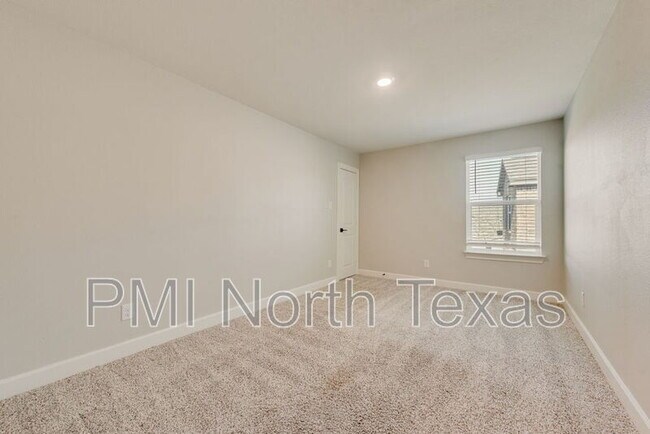 Building Photo - 804 Calhoun Dr