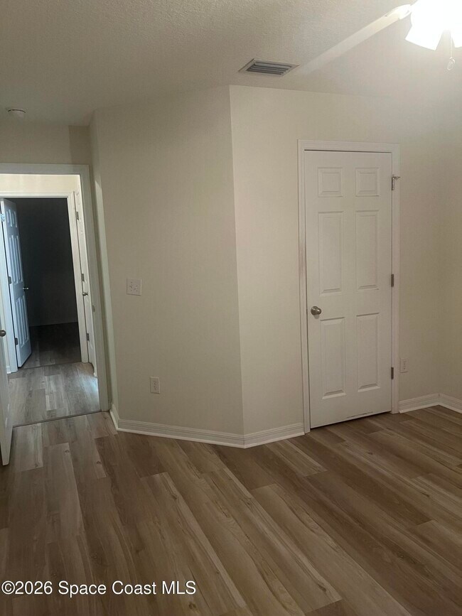 Building Photo - 241 Paquita Cir