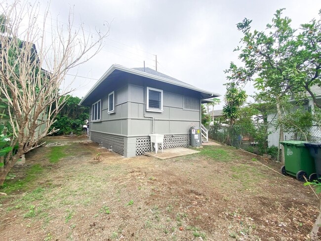 Building Photo - Charming Cottage in McCully - 2 bedroom / ...