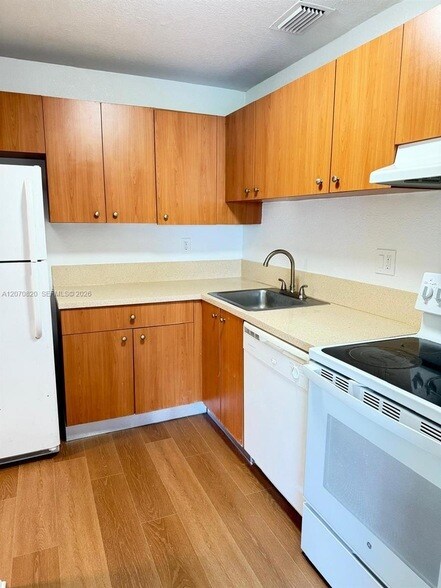 Building Photo - 411 Executive Center Dr