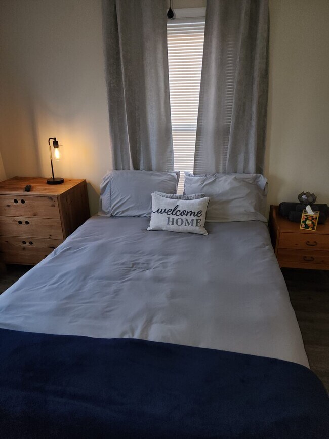 Queen Bed - 6107 Danville Ave