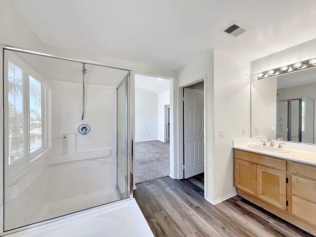 Building Photo - Beautiful 5BD/3BA House in Otay Ranch W/ W...