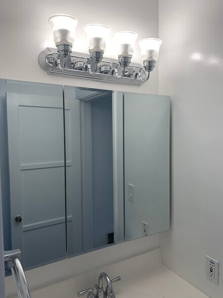 Bathroom - 1250 Franklin St