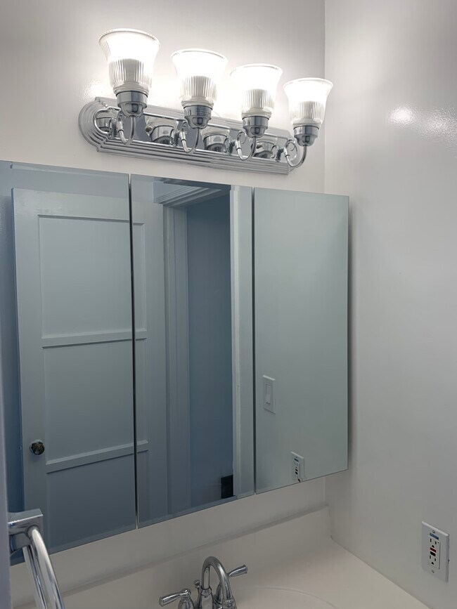 Bathroom - 1250 Franklin St