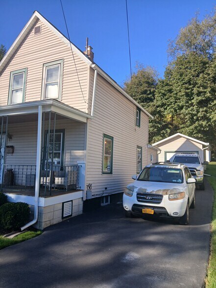 Building Photo - 25 Robble Ave