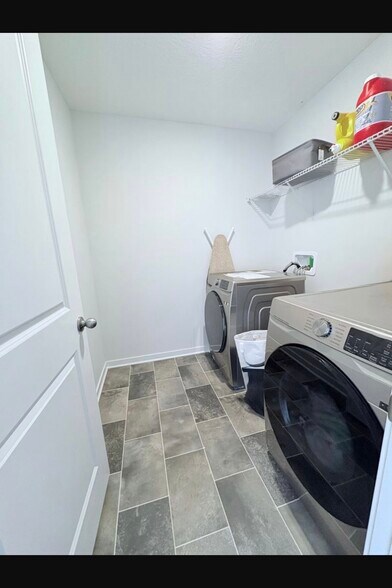 Building Photo - 382 Trinity Wy E