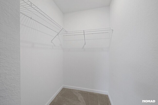 Building Photo - Spacious 5BR House in Fort Pierce, minutes...