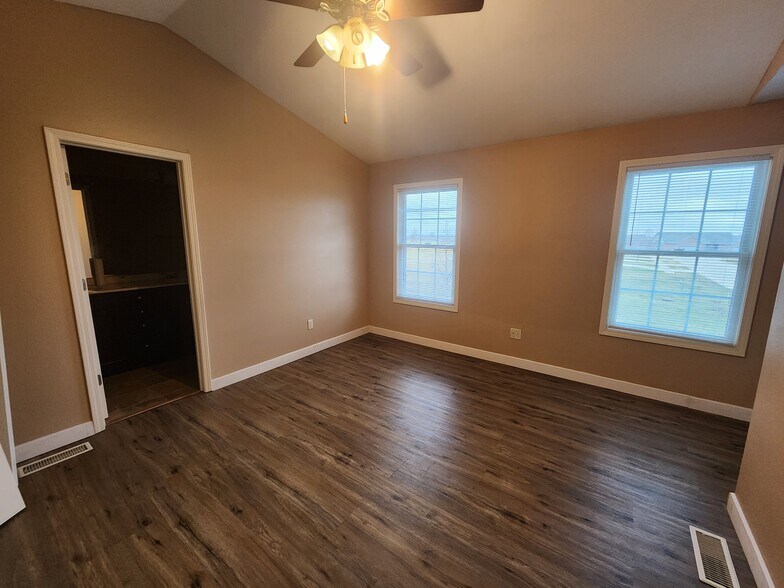 Master bedroom - 1948 Glenbridge Rd