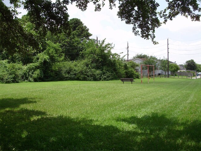 Building Photo - 2107 Shiveley Cir