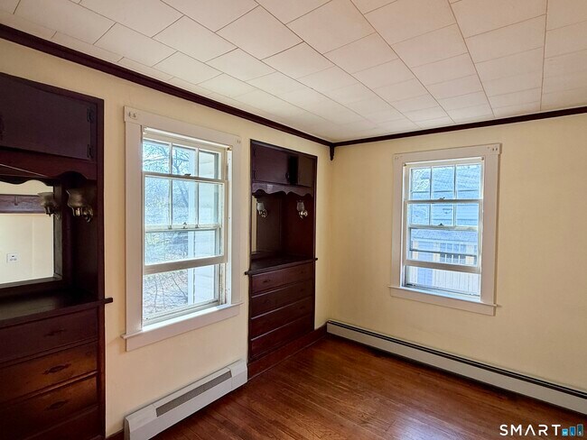 Building Photo - 23 Farnham Ave