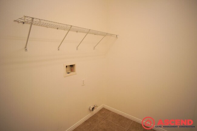 Building Photo - Beautiful 4 Bedroom in Southwest!