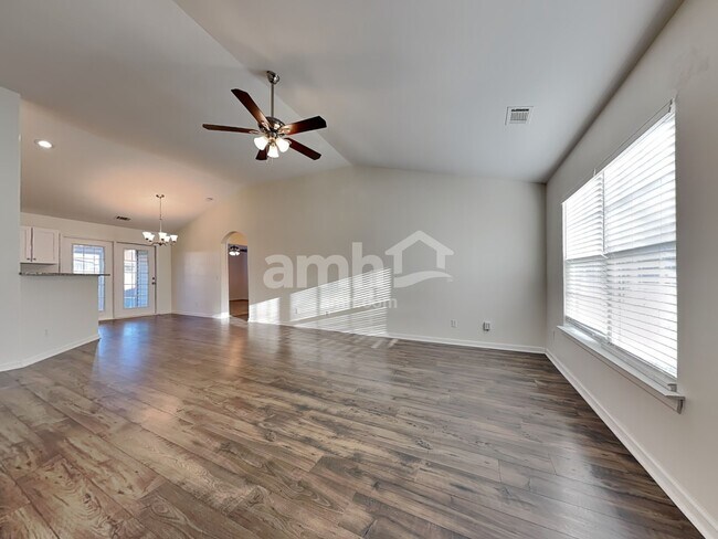 Building Photo - 163 Willow Point Cir