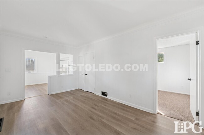 Building Photo - 4013 Caroline Ave