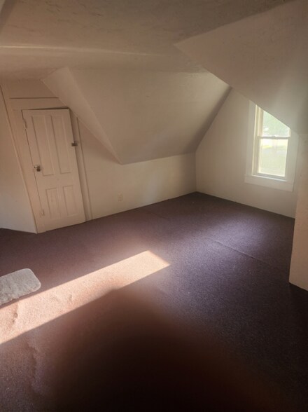 Building Photo - 308 N Miles Ave