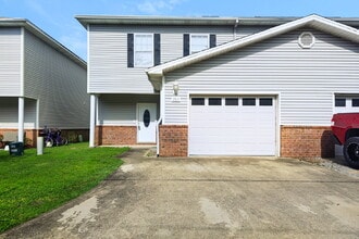 Building Photo - "Charming 3-Bedroom Townhouse Oasis in For...