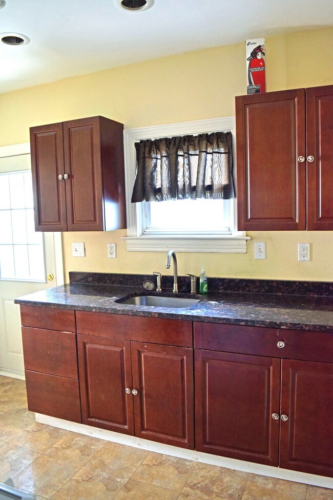 Building Photo - 2606 Wycliffe Rd