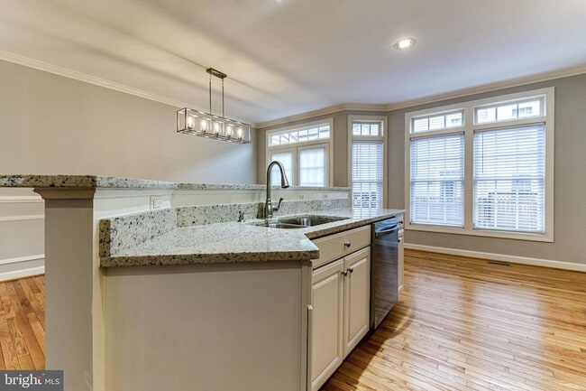 Building Photo - 953 Harrison Cir