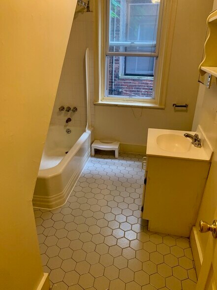 Building Photo - 3915 Baltimore Ave