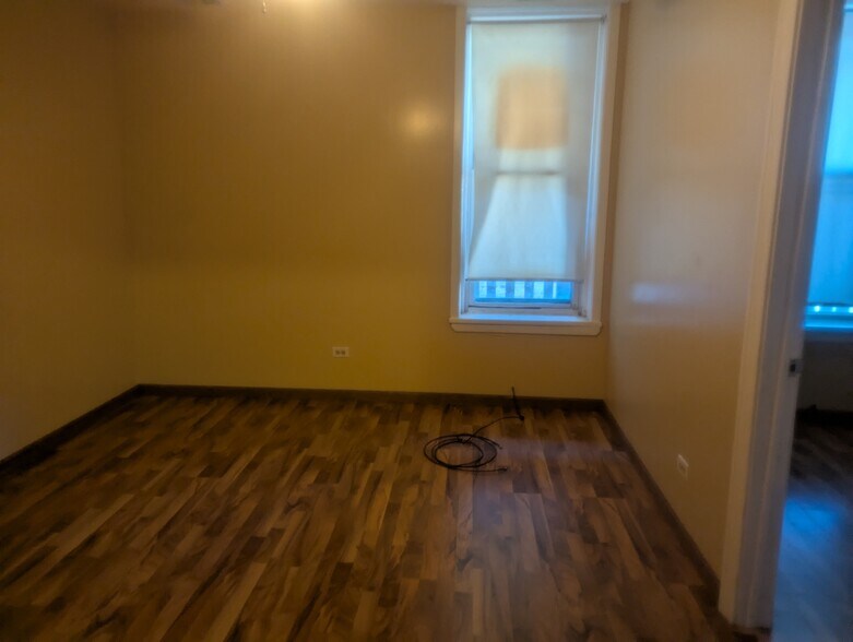 Big living room - 1722 S Ashland Ave