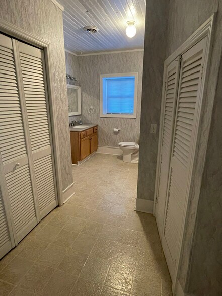 Building Photo - 302 Virginia Ave