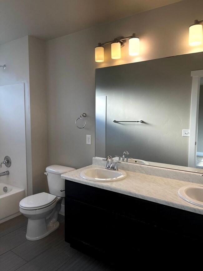 Building Photo - Beautiful townhome near Thanksgiving Point for rent