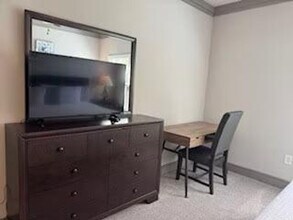 Building Photo - 300 Venue Wy